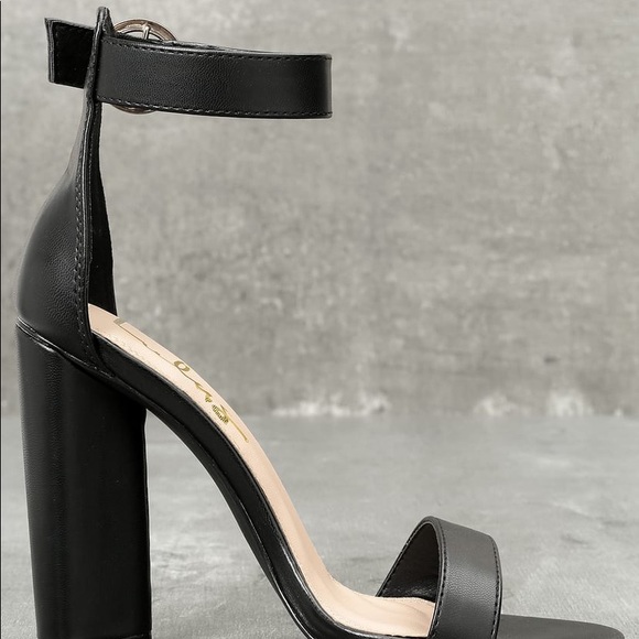 Black heels - Picture 3 of 4